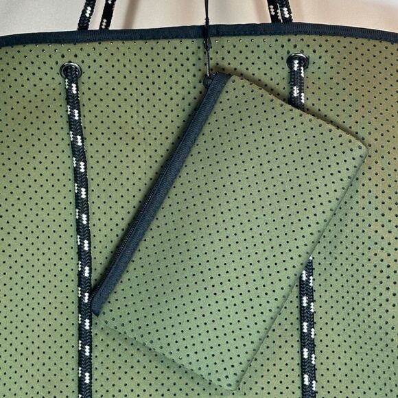 BOLT-BARBELLS-HEART®  |  DESIGNER TOTE BAG  |  PERFORATED  |  + MATCHING BAG - Picture 2 of 16